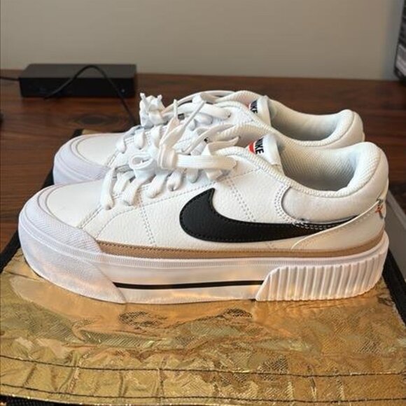 Size 6.5 Nike Women's Court Legacy Lift Shoes - Picture 2 of 7